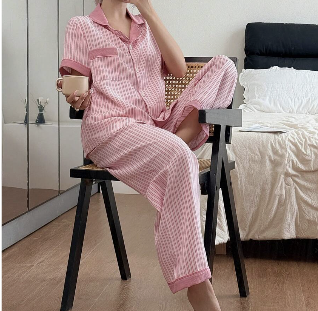 SHEIN طقم بيجامة للنساء بأكمام قصيرة وبنطال من القماش المجعد متعدد الألوان
